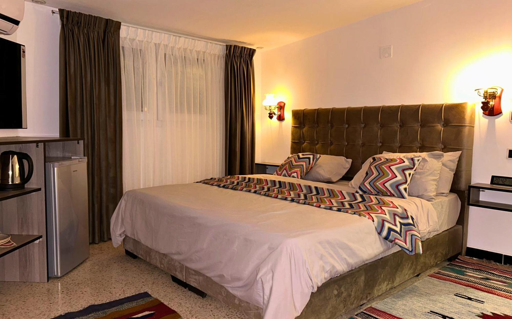 Celestia Boutique Inn - Boutique Stay Overlooking Jerash Ruins Jarash Værelse billede